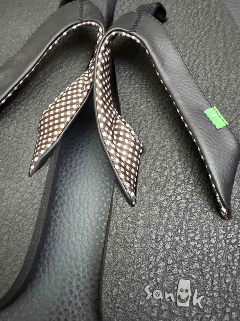 Sanuk sole black styling